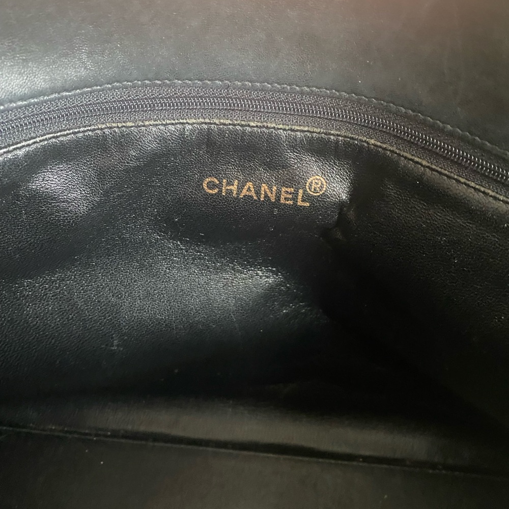 Chanel Black Lambskin Quilted Large Tote Bag with Gold Chain & Leather Handles - Picture 14 of 16